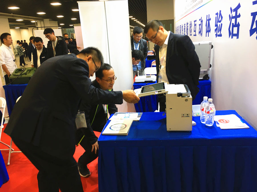 展會現(xiàn)場儀器演示 展會現(xiàn)場儀器演示