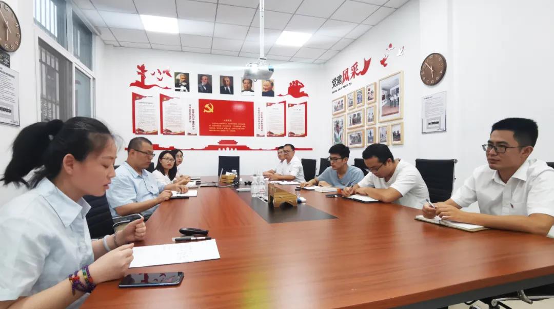 參會(huì)人員交流 參會(huì)人員交流